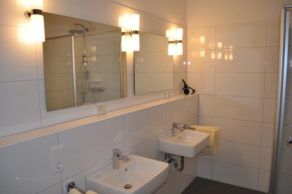 Hellmanns Hotel Bremers Bauerndiele Wiefelstede Εξωτερικό φωτογραφία